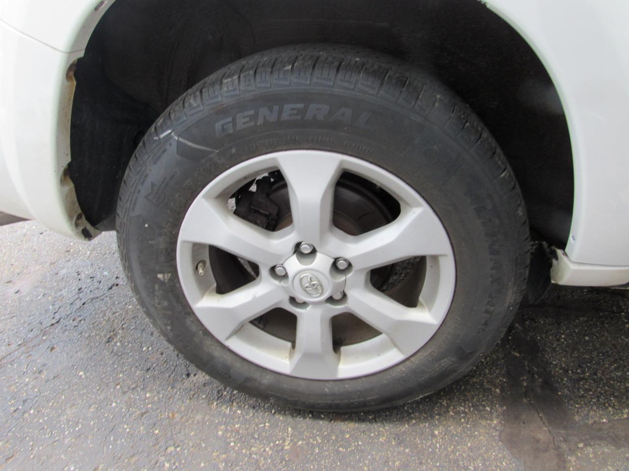 Toyota RAV4 4WD 4dr I4 Limited (Natl) 2012