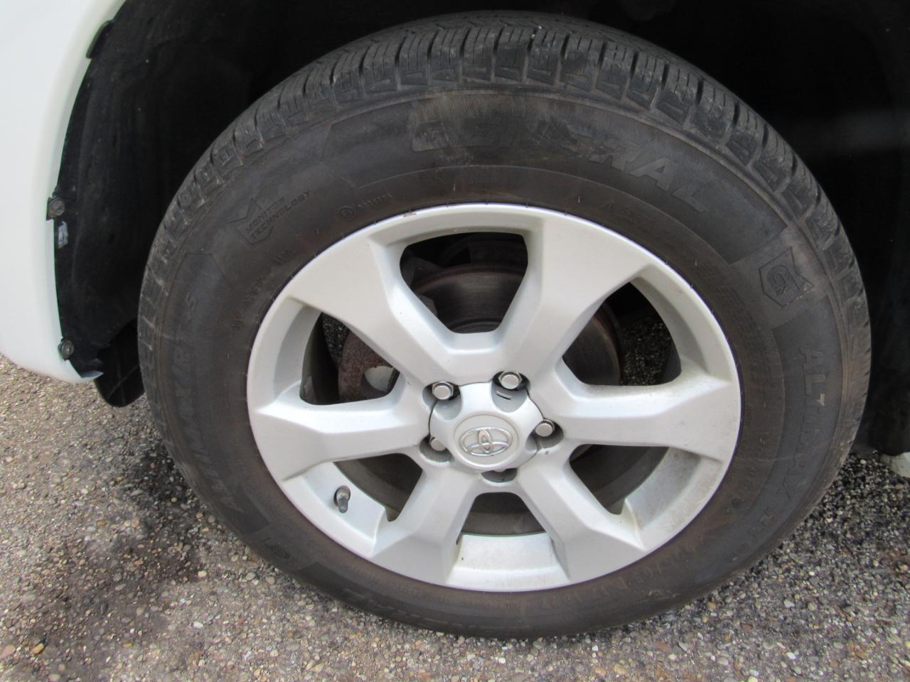 Toyota RAV4 4WD 4dr I4 Limited (Natl) 2012