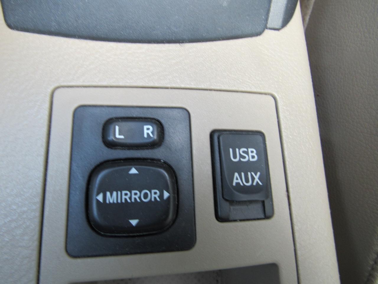 Toyota RAV4 4WD 4dr I4 Limited (Natl) 2012
