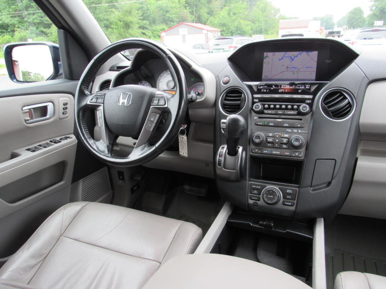 Honda Pilot 4WD 4dr Touring w/RES & Navi 2014