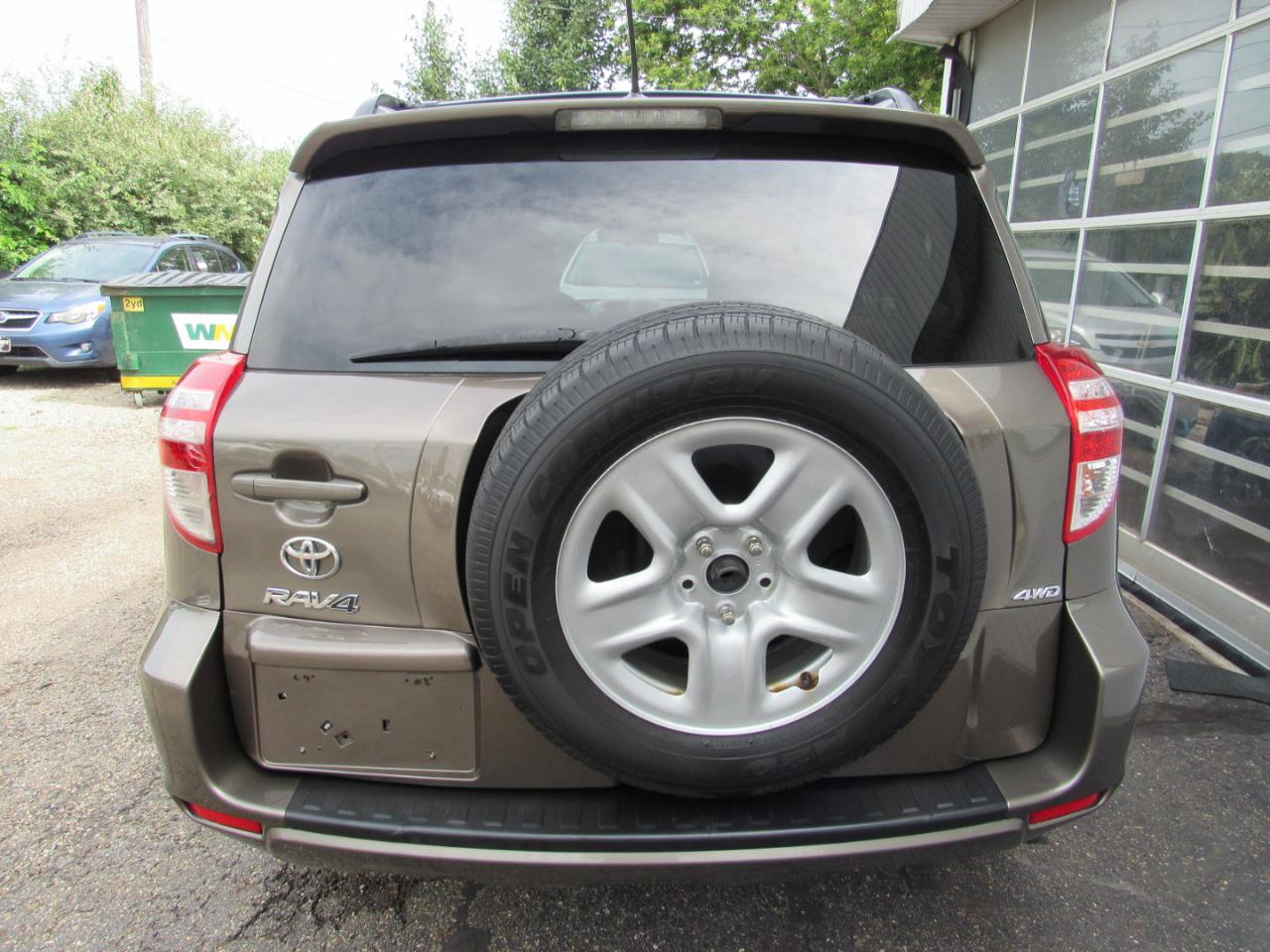 Toyota RAV4 4WD 4dr I4 (Natl) 2012