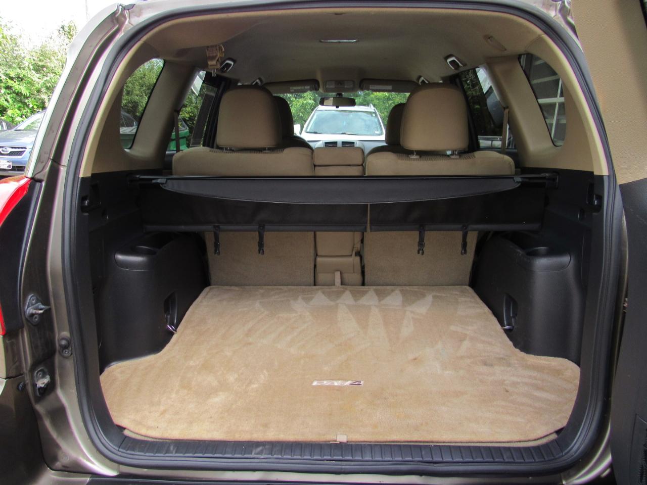 Toyota RAV4 4WD 4dr I4 (Natl) 2012