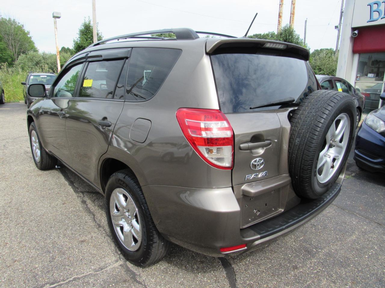 Toyota RAV4 4WD 4dr I4 (Natl) 2012
