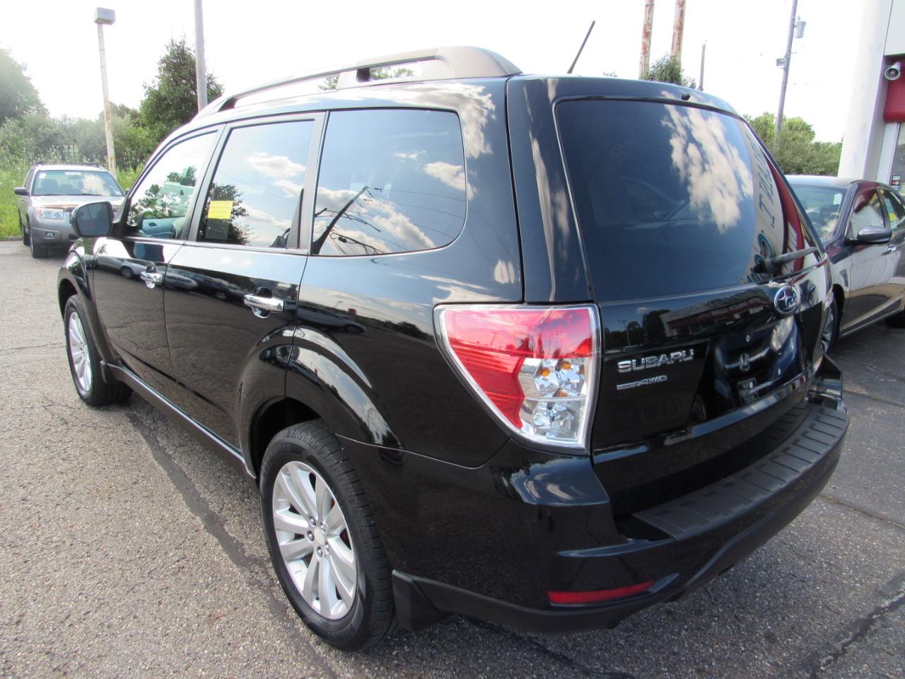 Subaru Forester 4dr Auto 2.5X Premium 2012