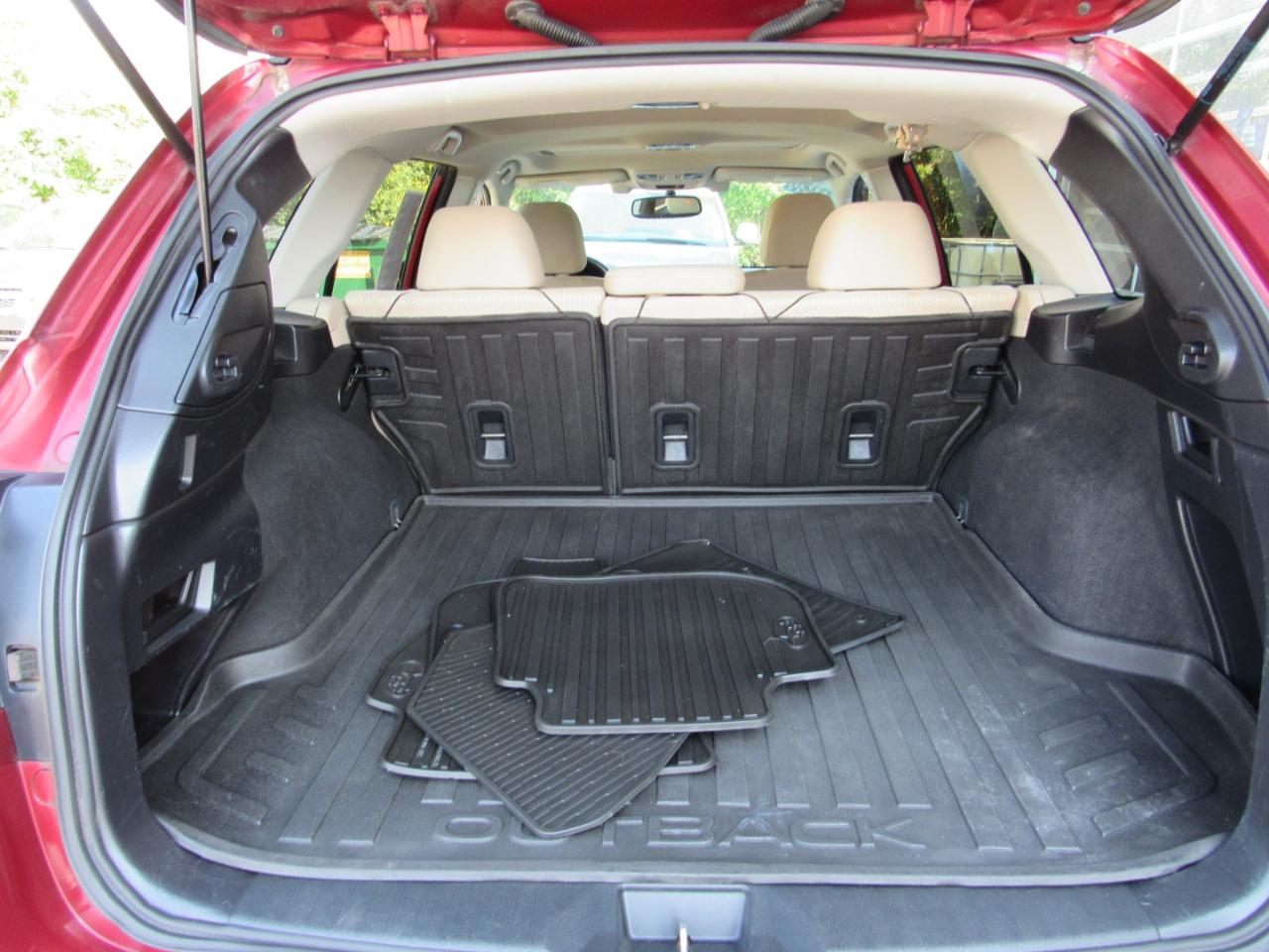 Subaru Outback 4dr Wgn 2.5i Premium PZEV 2016