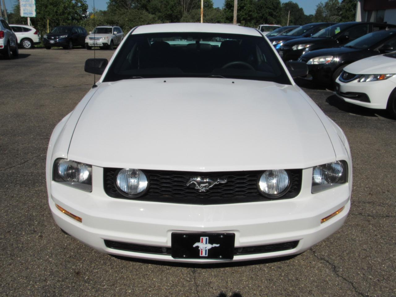 Ford Mustang 2dr Cpe Deluxe 2005