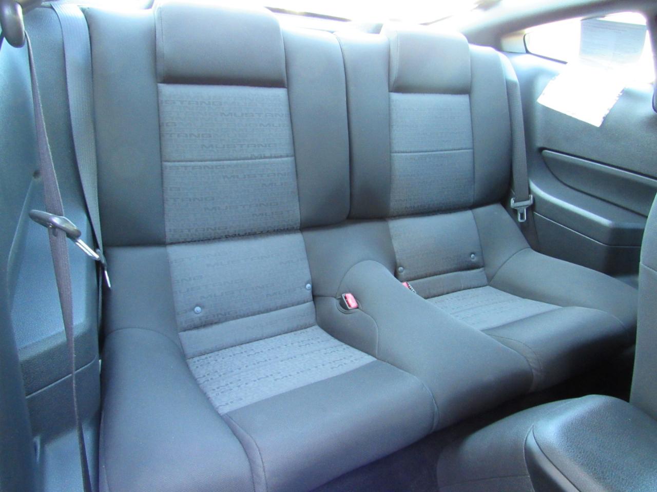 Ford Mustang 2dr Cpe Deluxe 2005