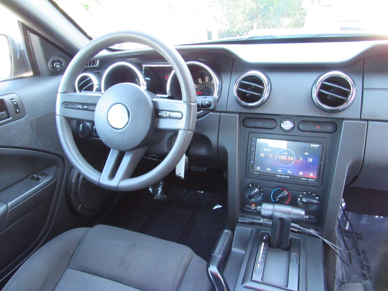Ford Mustang 2dr Cpe Deluxe 2005