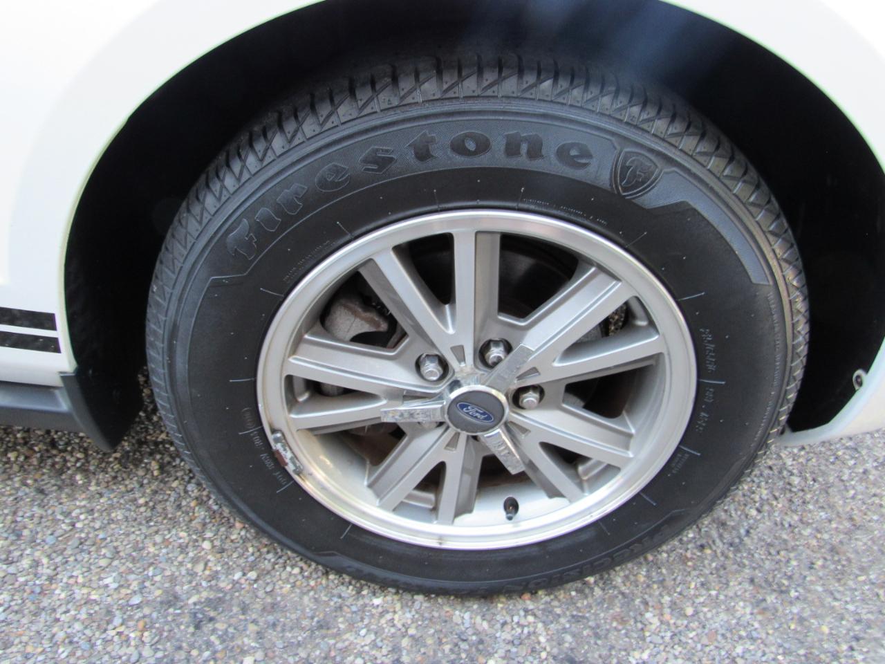 Ford Mustang 2dr Cpe Deluxe 2005