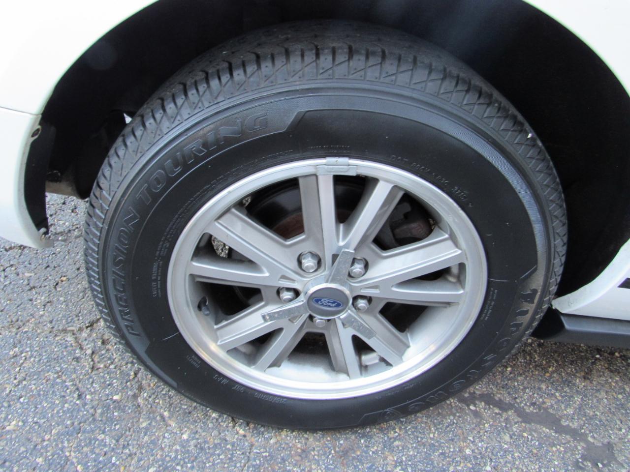 Ford Mustang 2dr Cpe Deluxe 2005