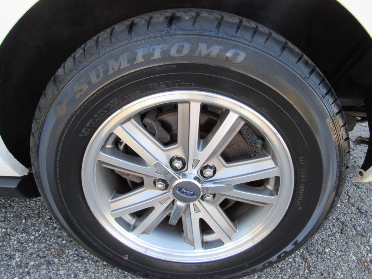 Ford Mustang 2dr Cpe Deluxe 2005