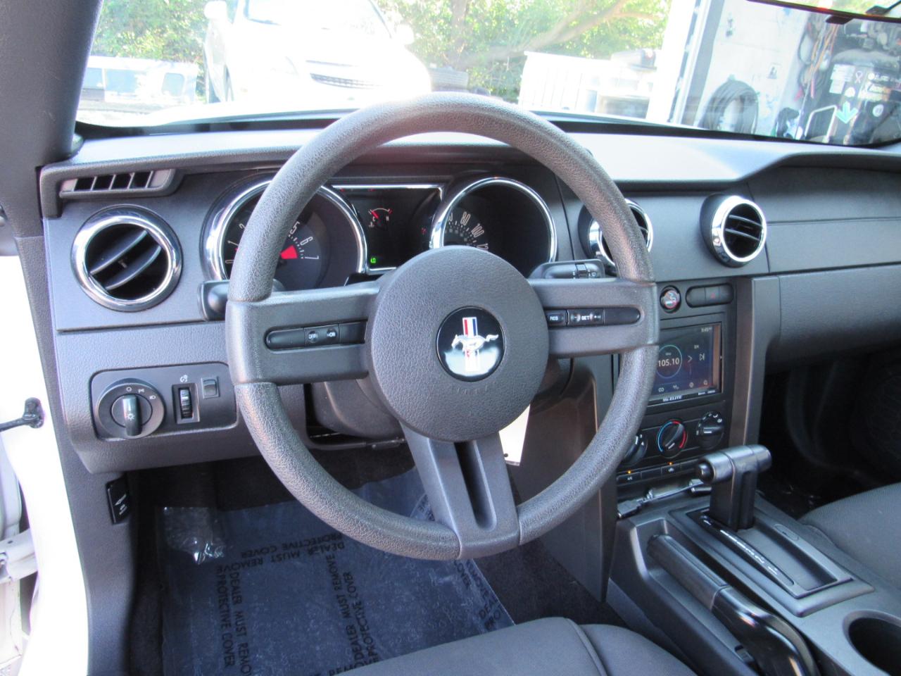 Ford Mustang 2dr Cpe Deluxe 2005