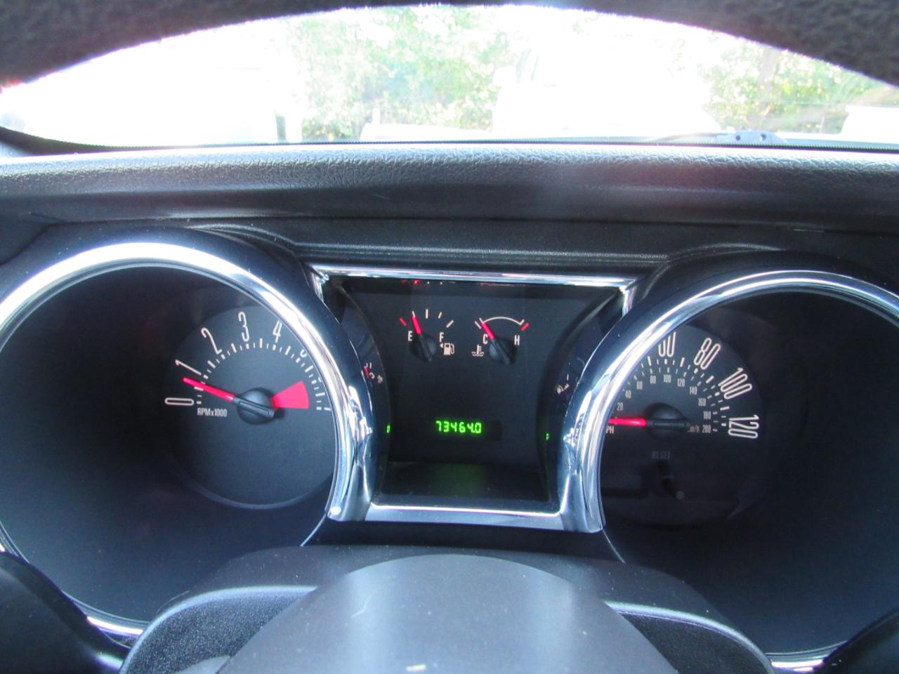 Ford Mustang 2dr Cpe Deluxe 2005