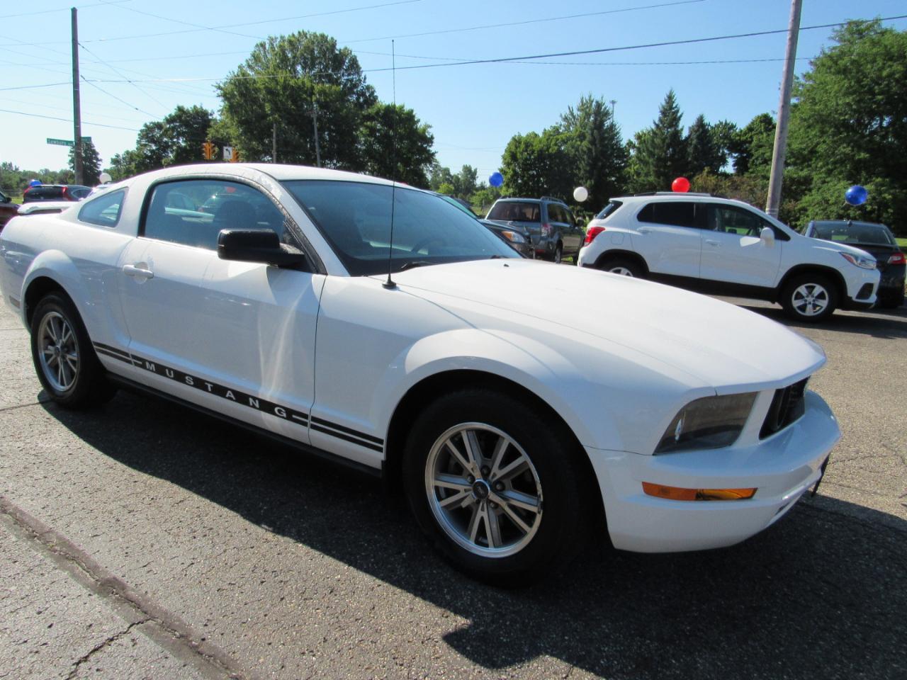 Ford Mustang 2dr Cpe Deluxe 2005