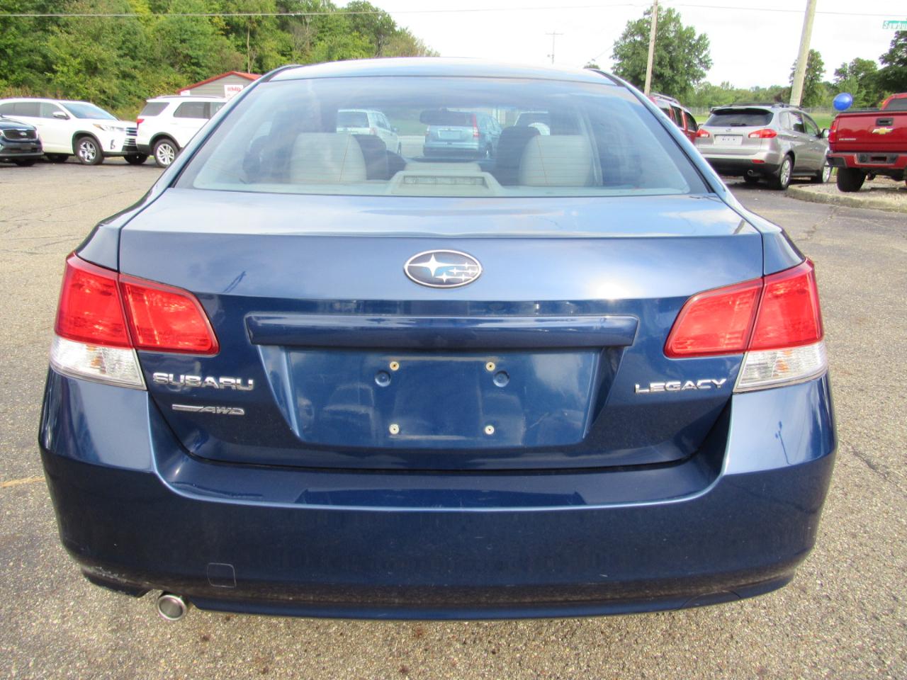 Subaru Legacy 4dr Sdn H4 Auto 2.5i Limited Moon 2010