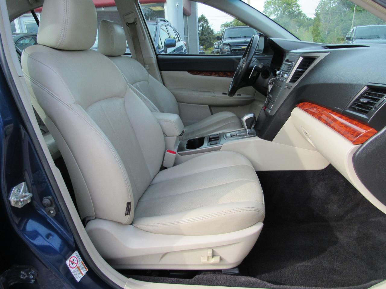 Subaru Legacy 4dr Sdn H4 Auto 2.5i Limited Moon 2010