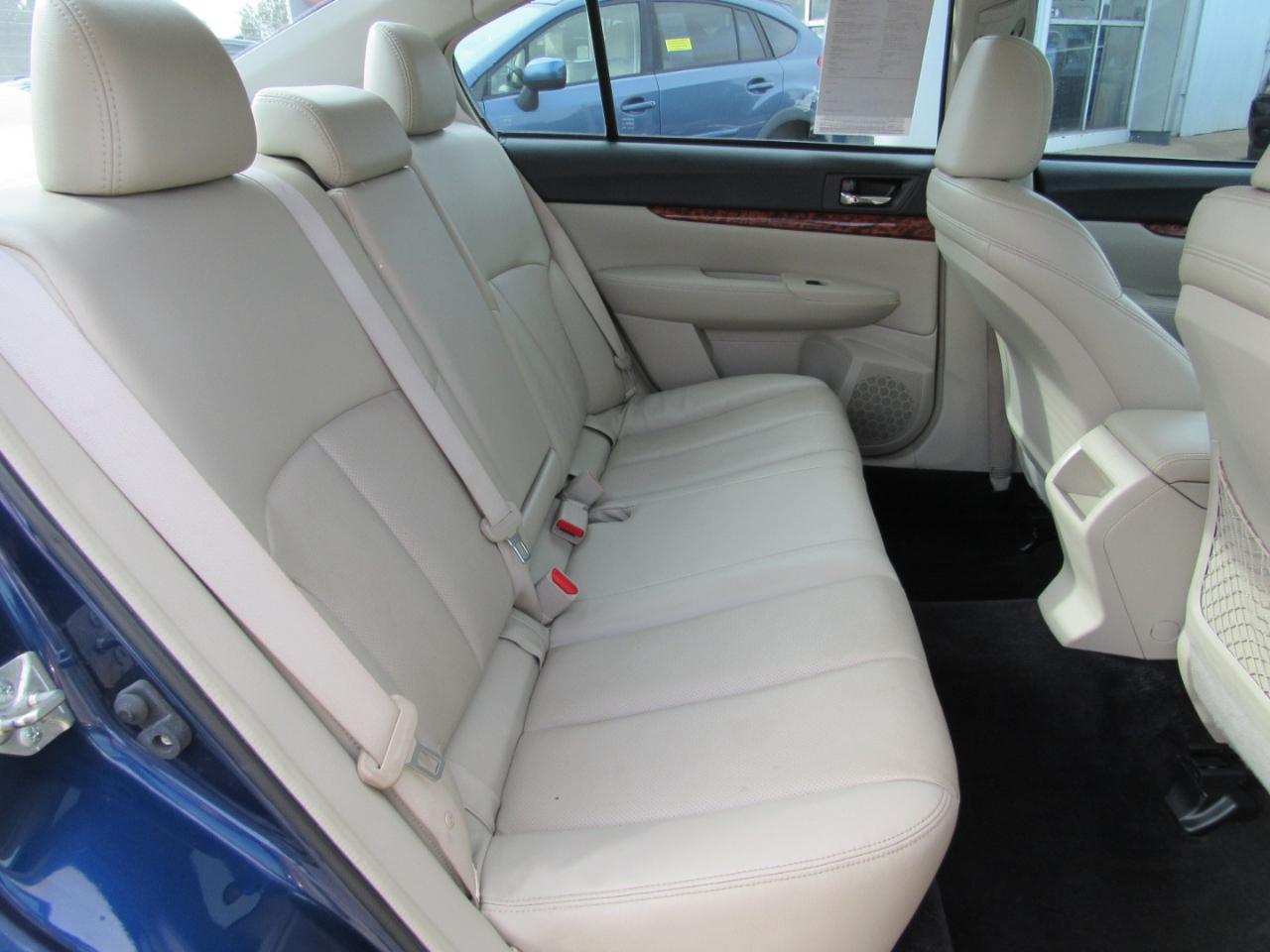 Subaru Legacy 4dr Sdn H4 Auto 2.5i Limited Moon 2010