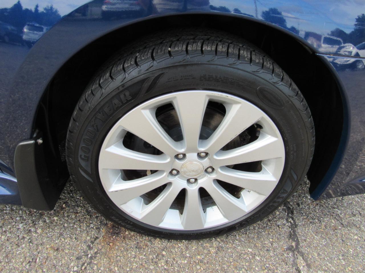 Subaru Legacy 4dr Sdn H4 Auto 2.5i Limited Moon 2010