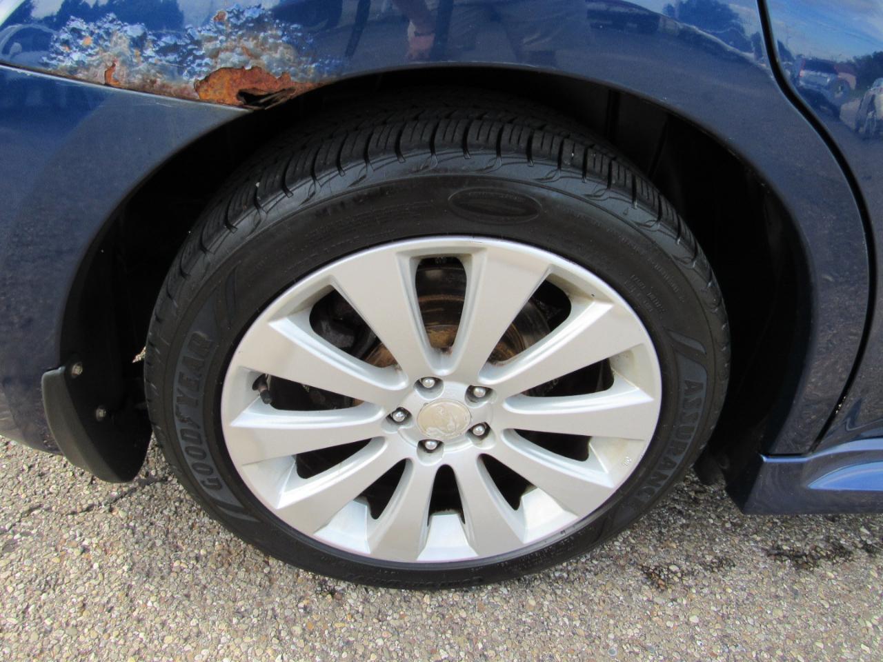 Subaru Legacy 4dr Sdn H4 Auto 2.5i Limited Moon 2010