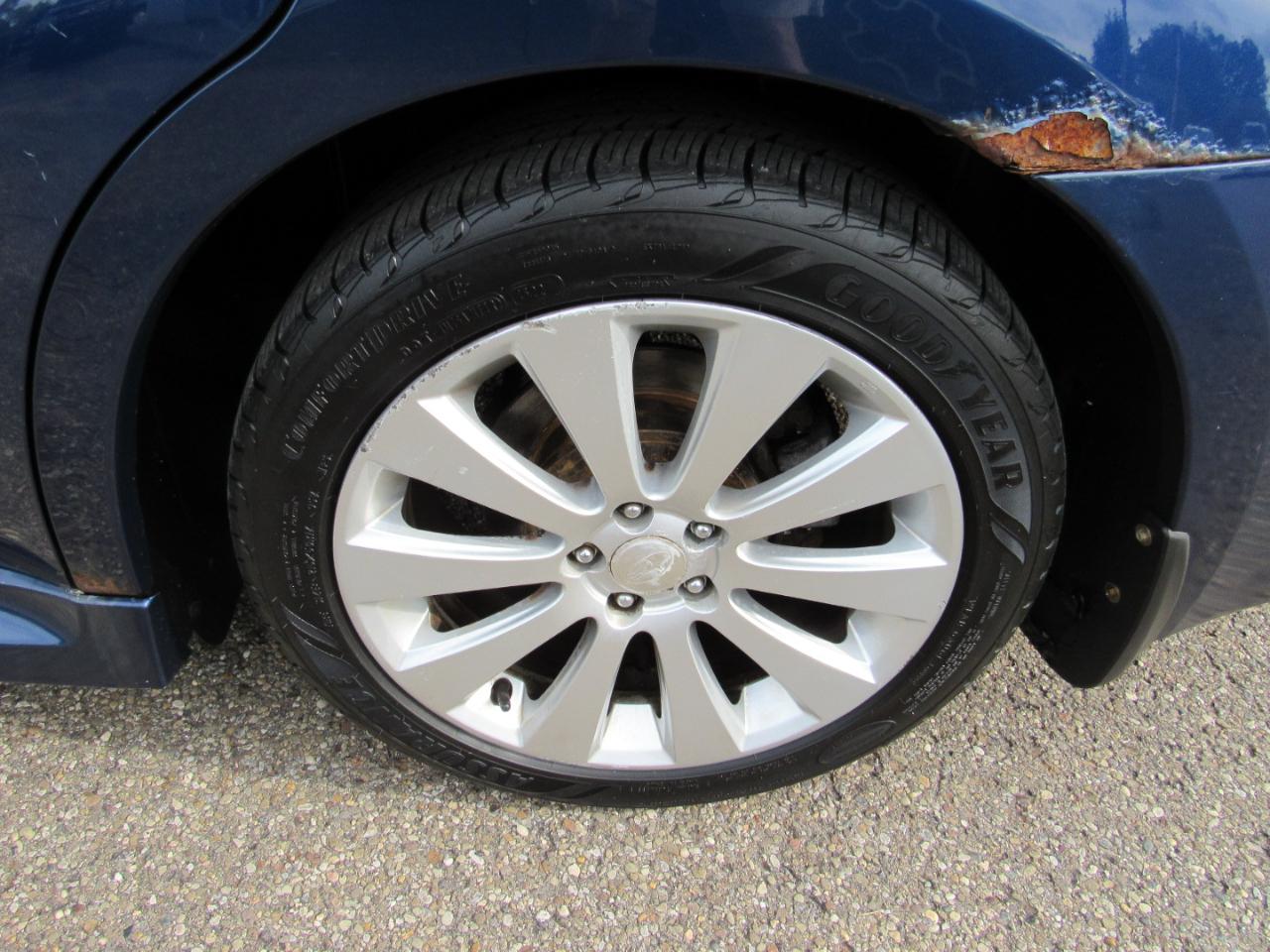 Subaru Legacy 4dr Sdn H4 Auto 2.5i Limited Moon 2010