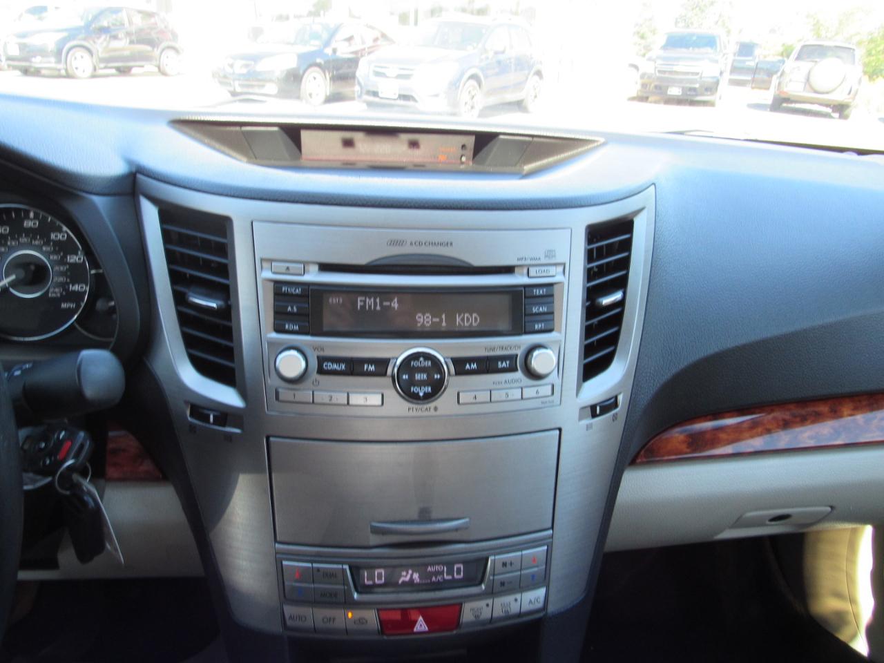 Subaru Legacy 4dr Sdn H4 Auto 2.5i Limited Moon 2010