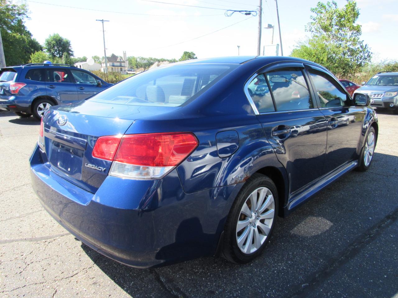 Subaru Legacy 4dr Sdn H4 Auto 2.5i Limited Moon 2010
