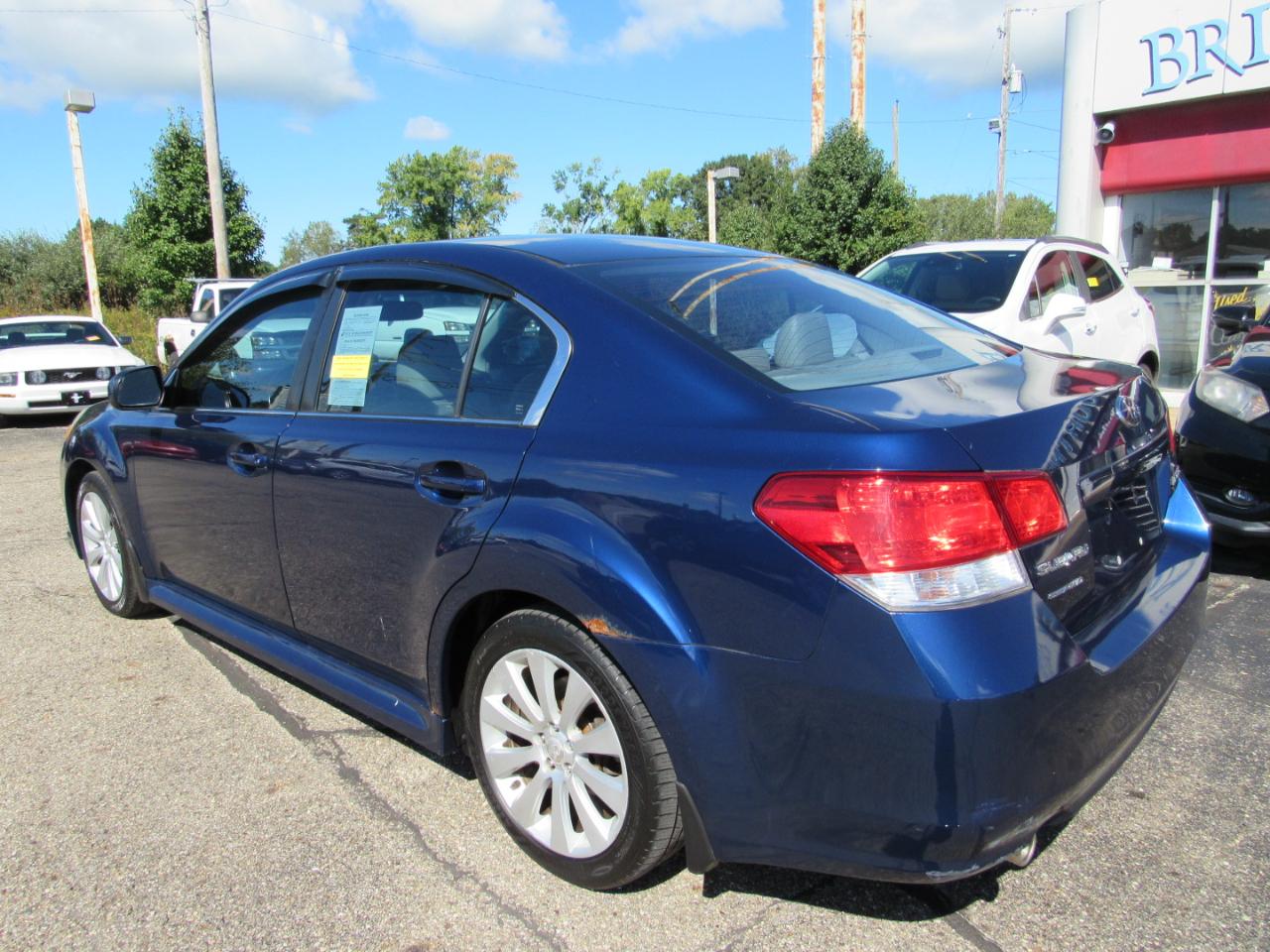 Subaru Legacy 4dr Sdn H4 Auto 2.5i Limited Moon 2010
