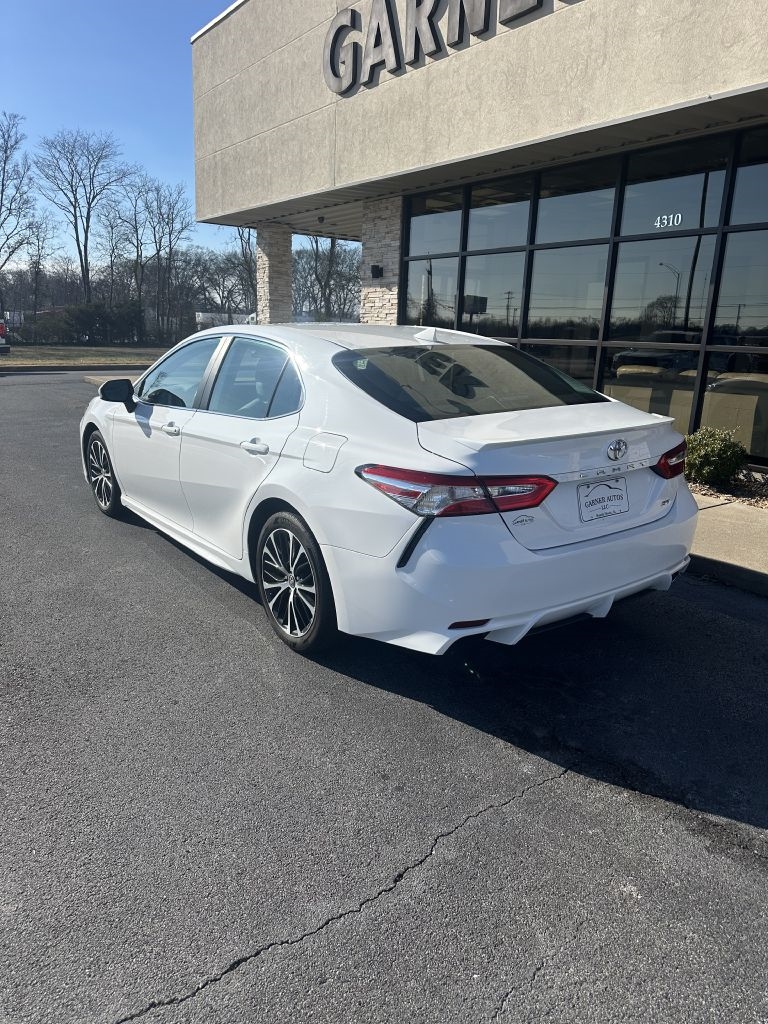 Toyota Camry SE 2020