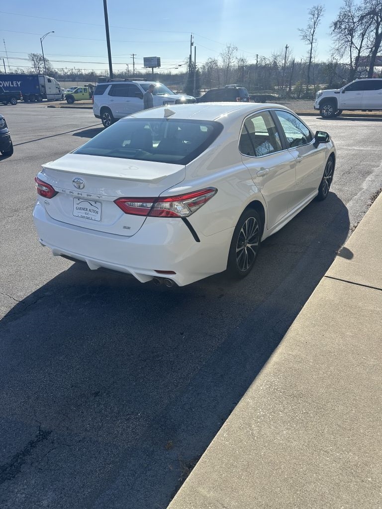 Toyota Camry SE 2020