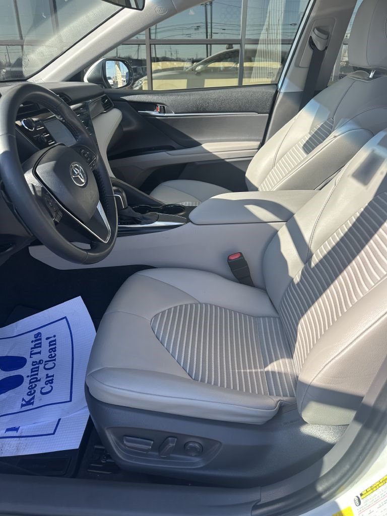 Toyota Camry SE 2020