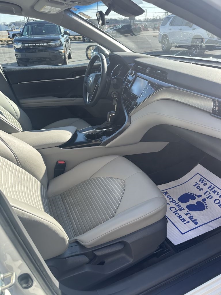 Toyota Camry SE 2020