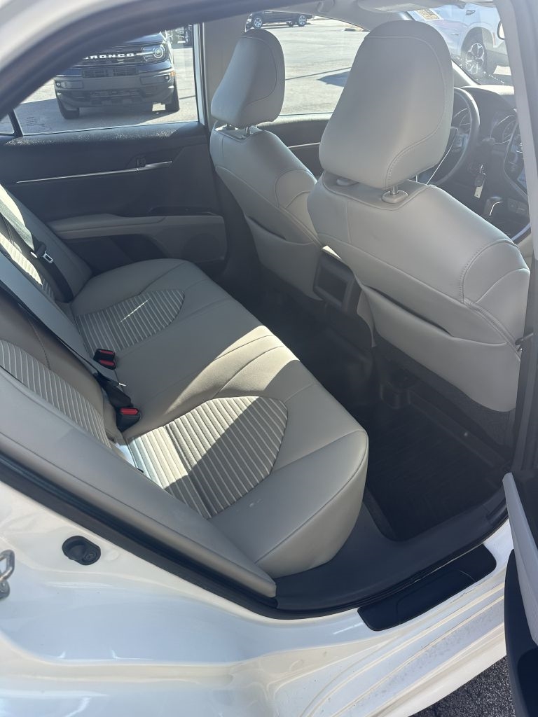 Toyota Camry SE 2020