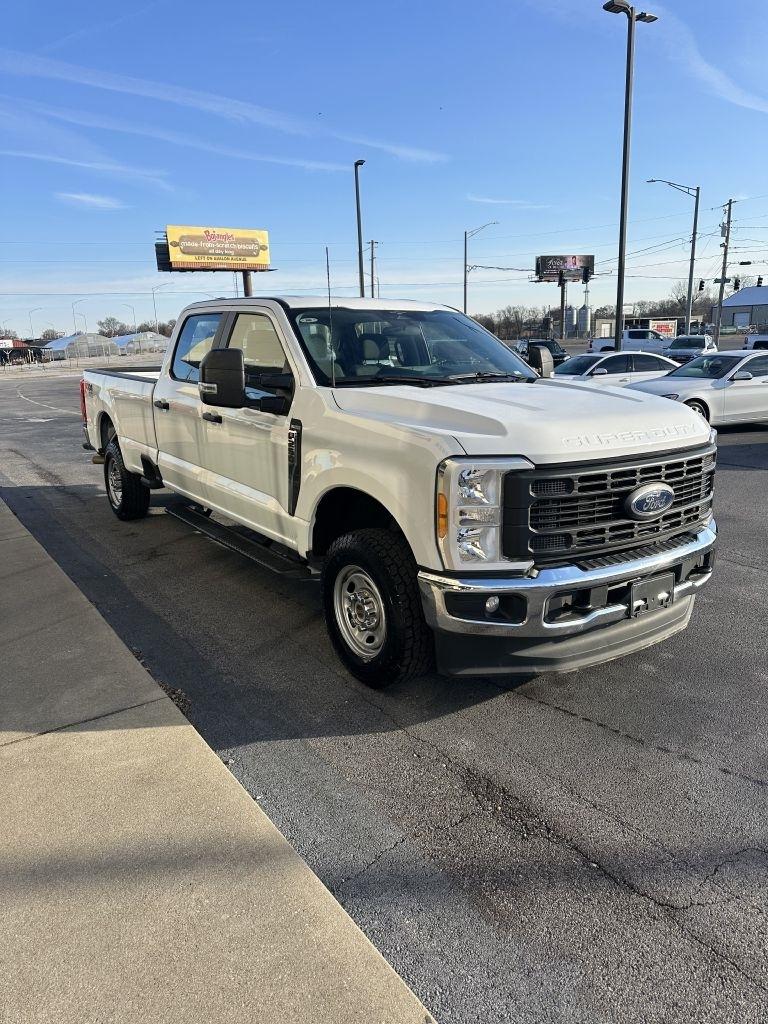 Ford F-250 SD XL Crew Cab 4WD 2023