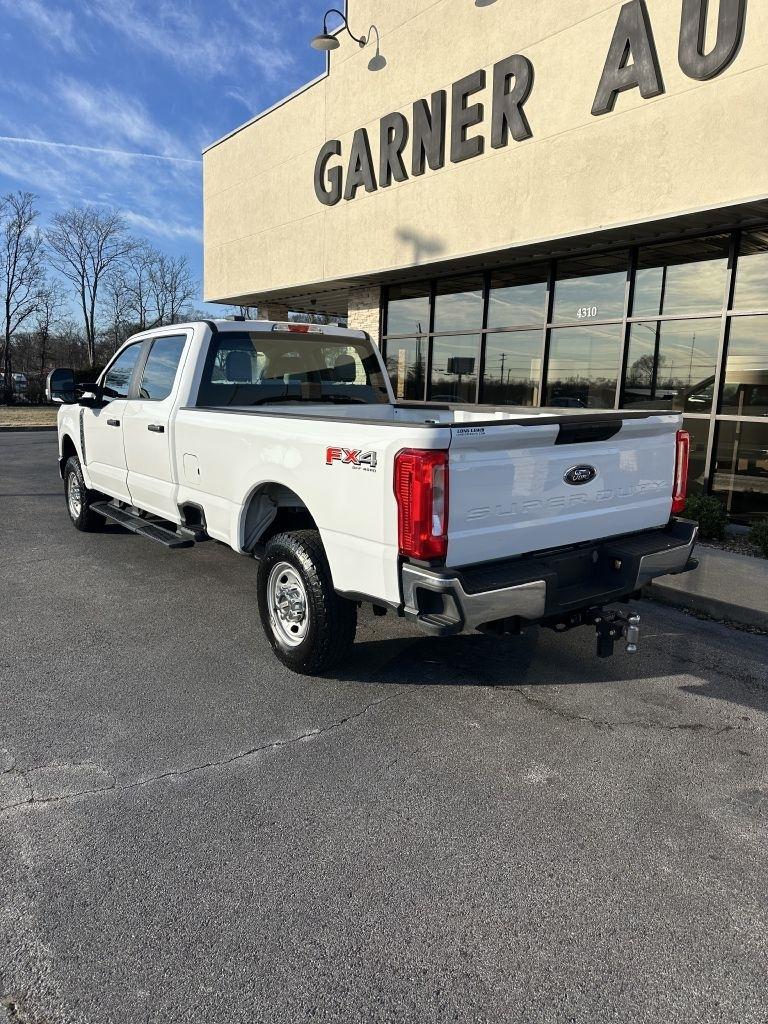 Ford F-250 SD XL Crew Cab 4WD 2023