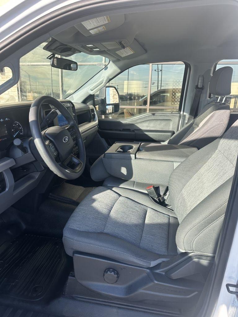Ford F-250 SD XL Crew Cab 4WD 2023
