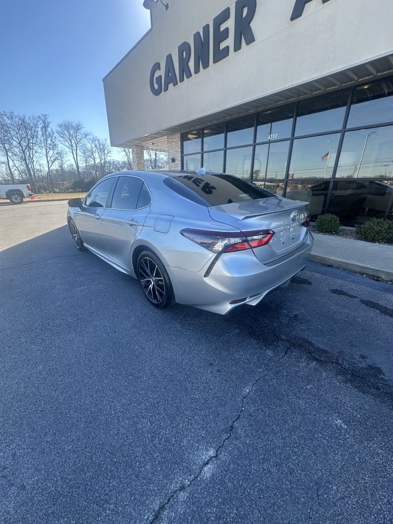 Toyota Camry SE 2021