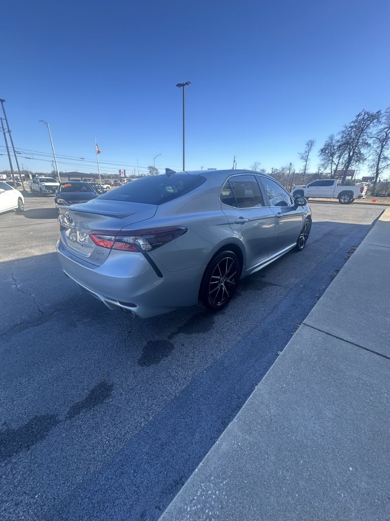 Toyota Camry SE 2021