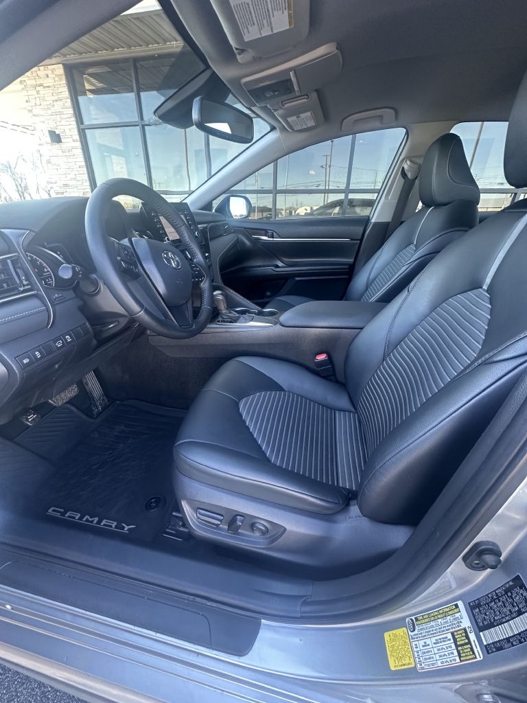 Toyota Camry SE 2021