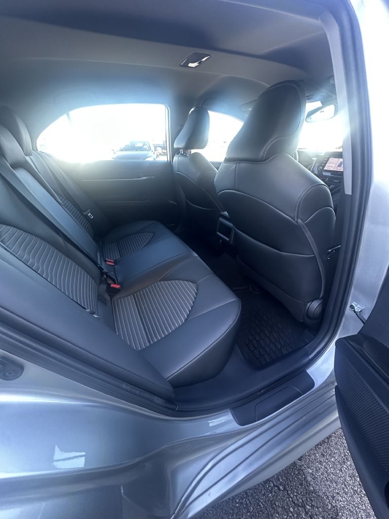 Toyota Camry SE 2021