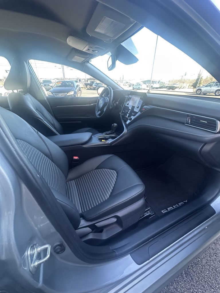 Toyota Camry SE 2021