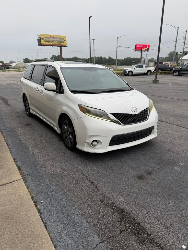 Toyota Sienna SE FWD 8-Passenger V6 2015