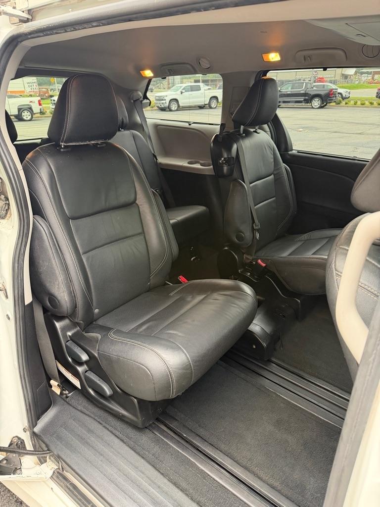 Toyota Sienna SE FWD 8-Passenger V6 2015
