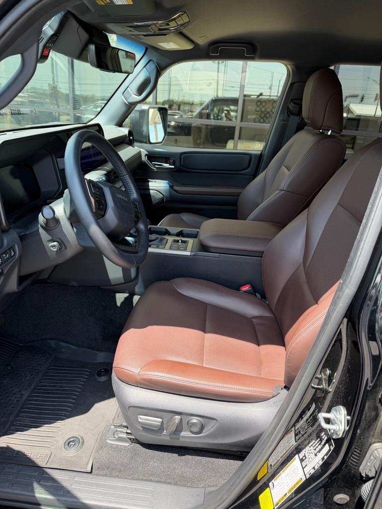 Toyota Land Cruiser Base 2024
