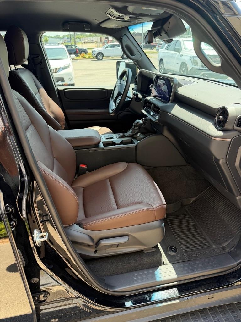 Toyota Land Cruiser Base 2024