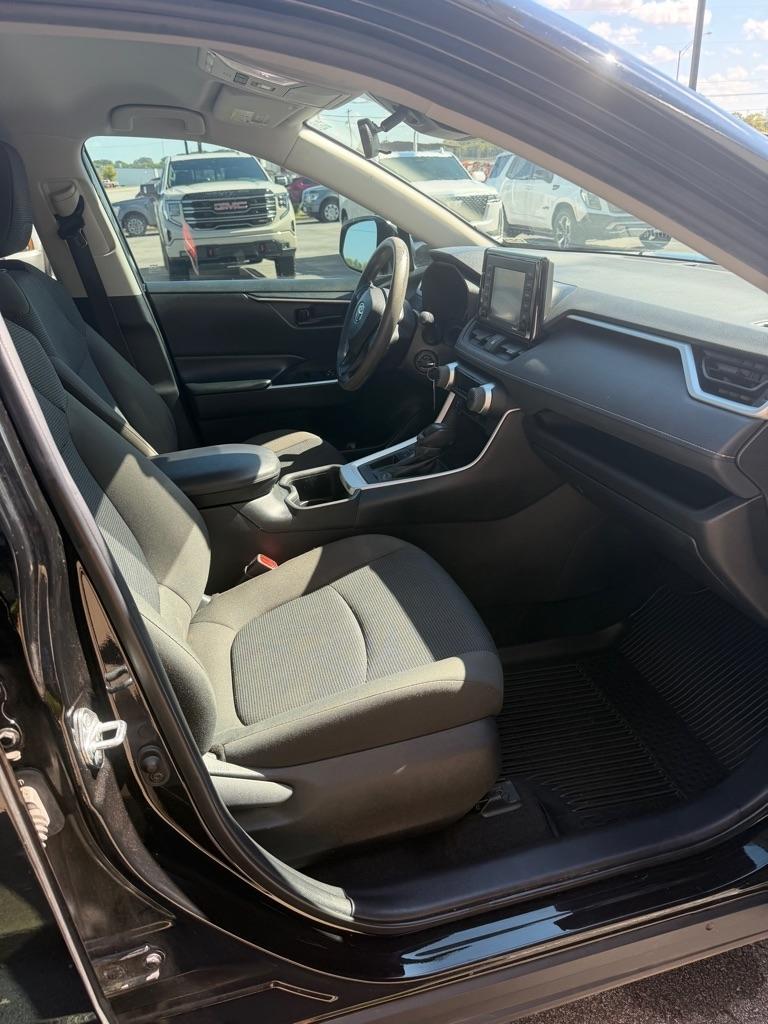 Toyota RAV4 LE 2022