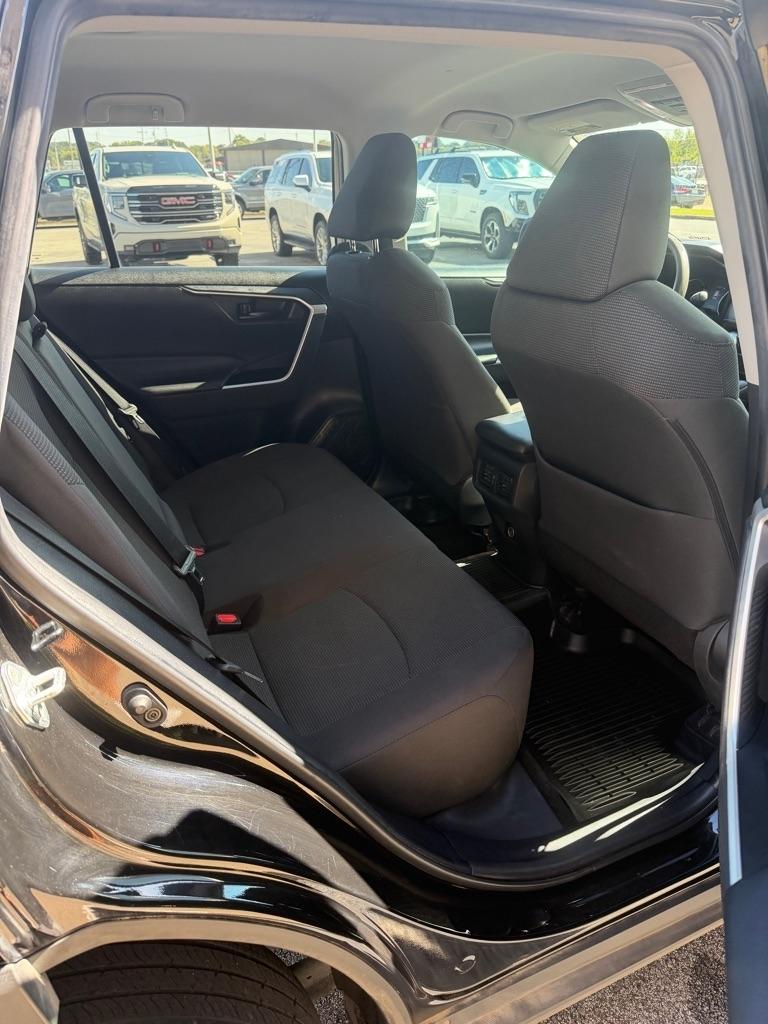 Toyota RAV4 LE 2022