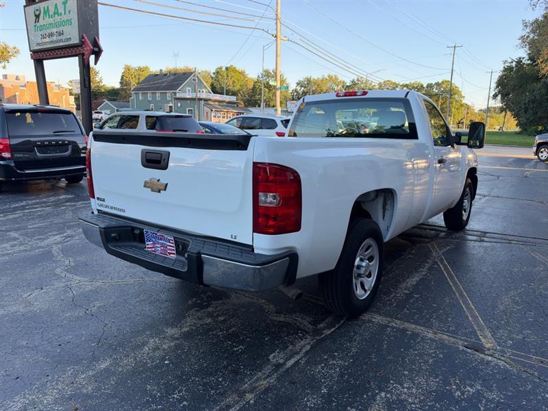 Chevrolet Silverado photo 2