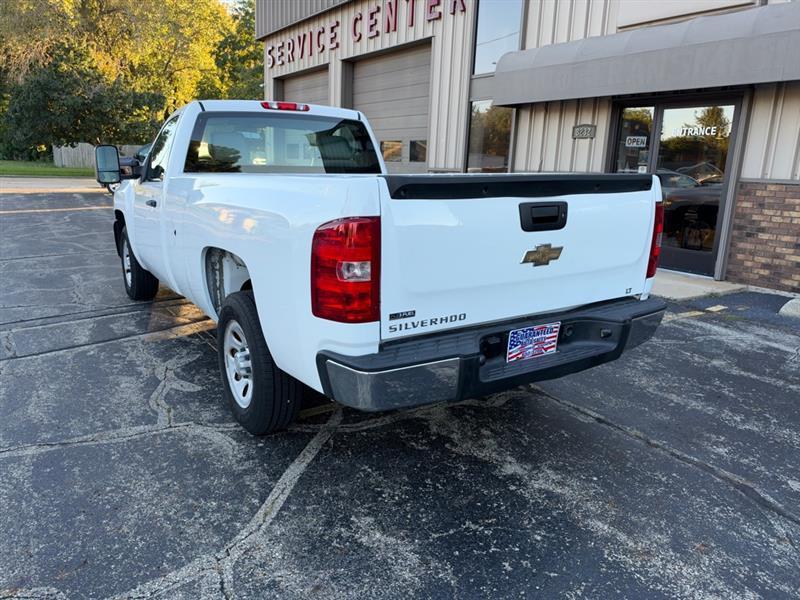 Chevrolet Silverado photo 3