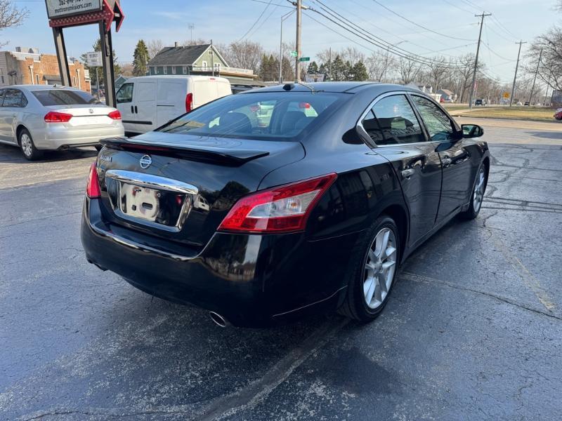 Nissan Maxima SV 2011