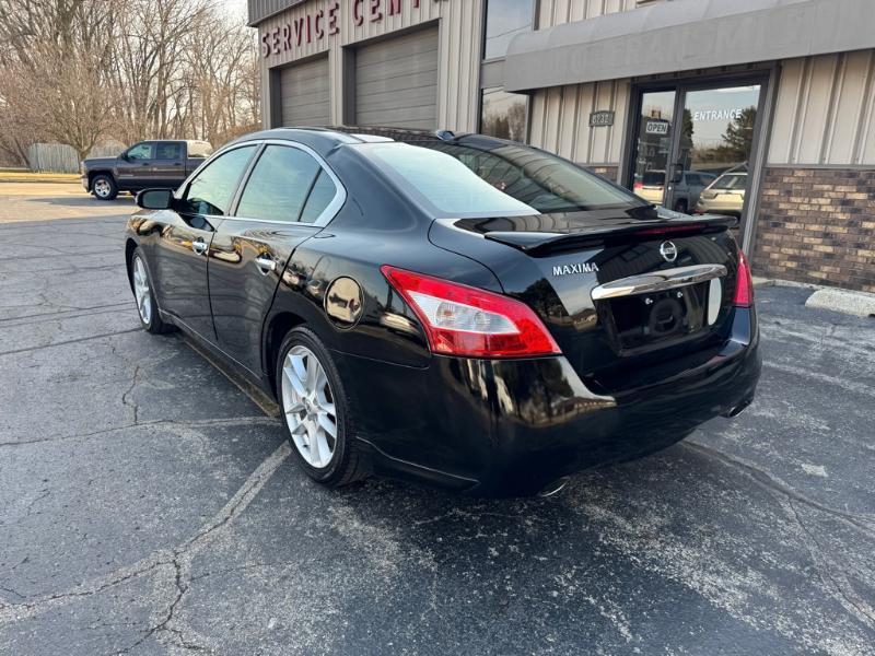 Nissan Maxima SV 2011